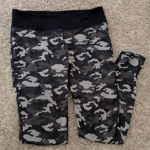Black and gray camo leggings